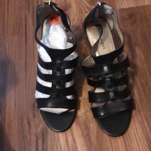 Black strap pay heels